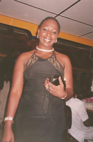 khady ndiaye ke la terre lui soit l&eacute;g&egrave;re