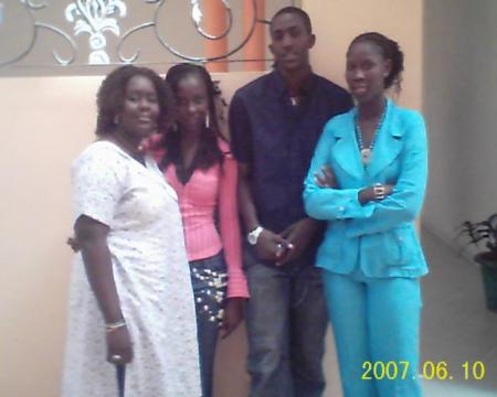 mes grande soeurs awa et matachou mbaye lo et moi